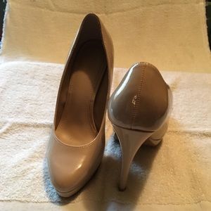 Elle nude pumps